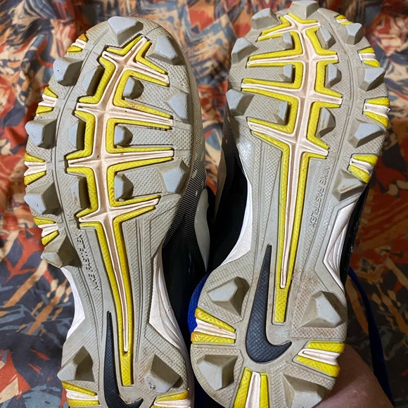 Nike Kids cleats- White and Black with Blue Laces scuffing noted at toe areas - Picture 6 of 6